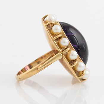 14K gold, cabochon amethyst and pearl cocktail ring.