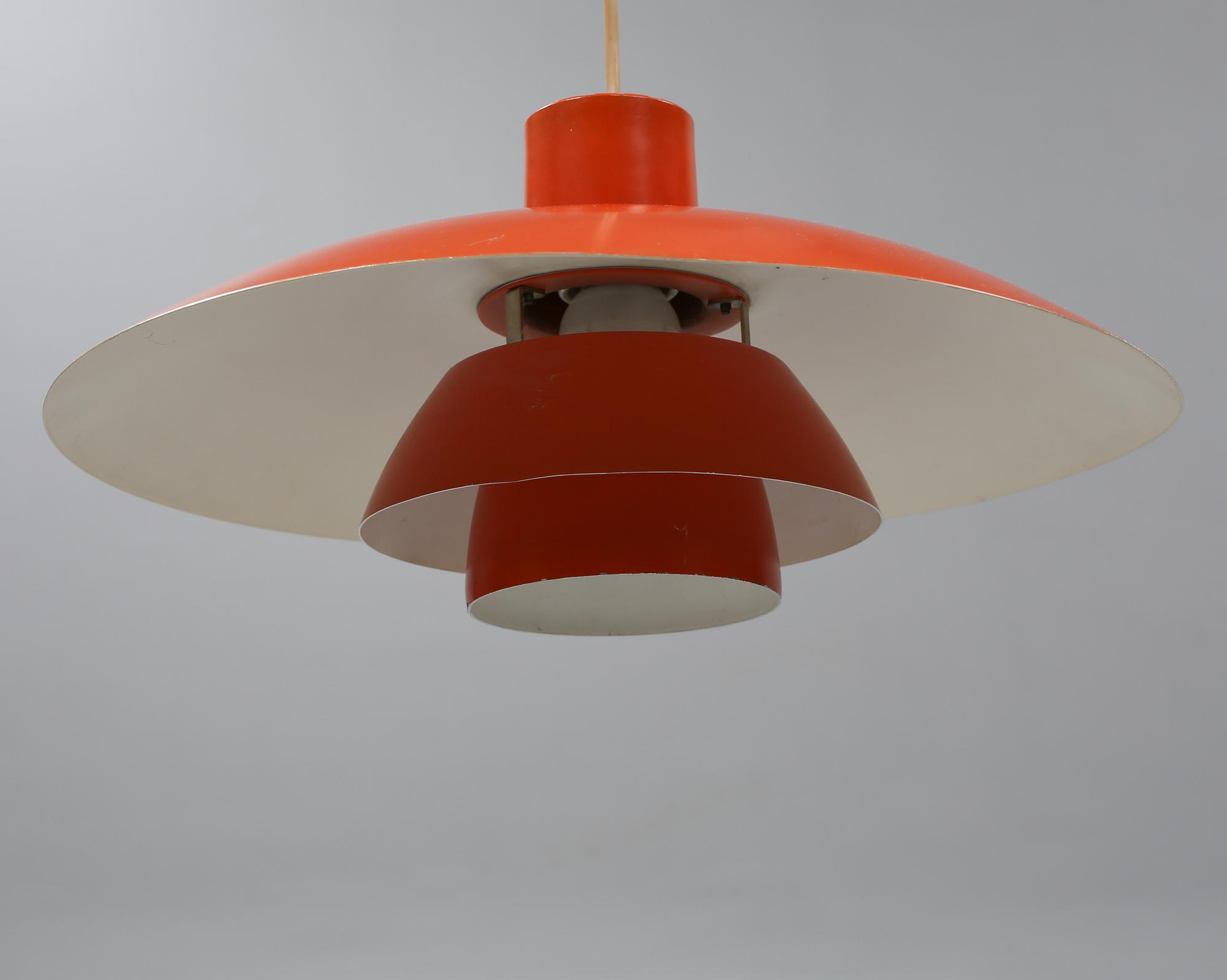 TAKLAMPA, "PH 4/3", Poul Henningsen för Louis Poulsen, Danmark, 1900-talets andra hälft, höjd ca 20 cm.