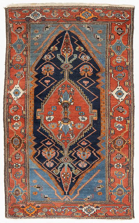 A rug, Hamadan, ca. 178 x 108 cm.