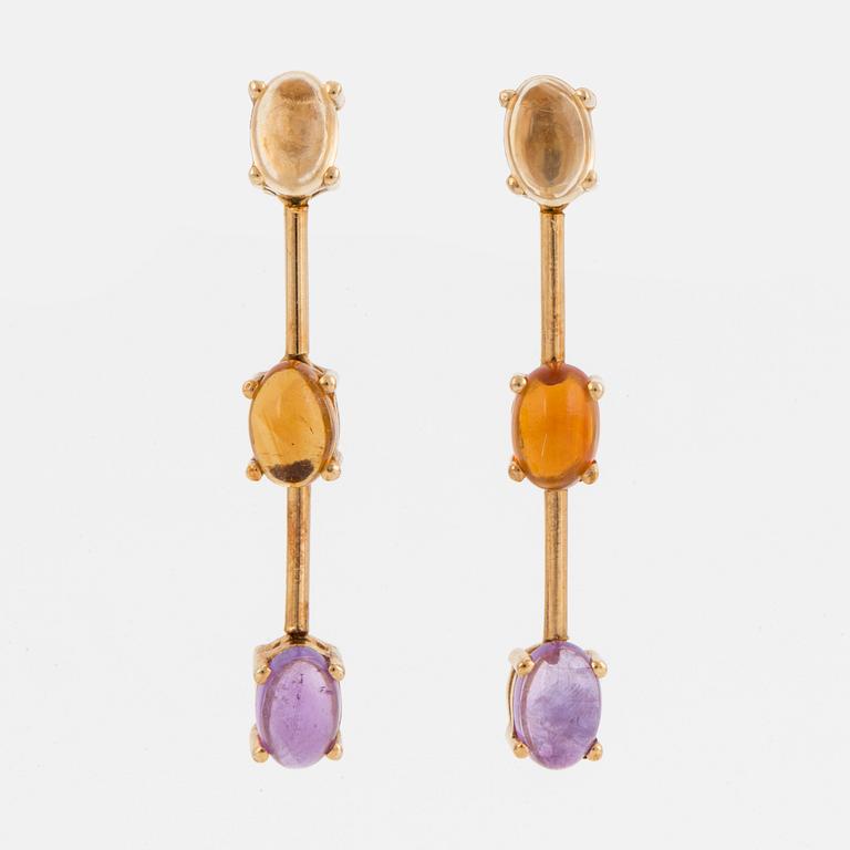 A pair of 18K gold earrings set with cabochon-cut citrines and amethysts.