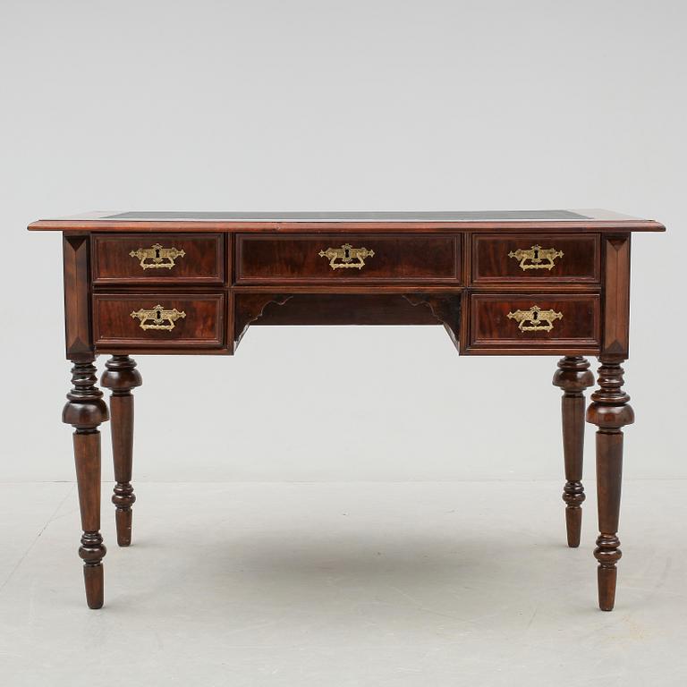 SKRIVBORD, nyrenässans, 1800-talets slut.