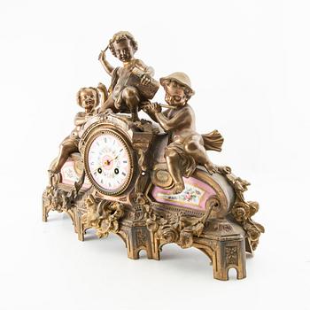 Table pendulum Louis XV style circa 1900.