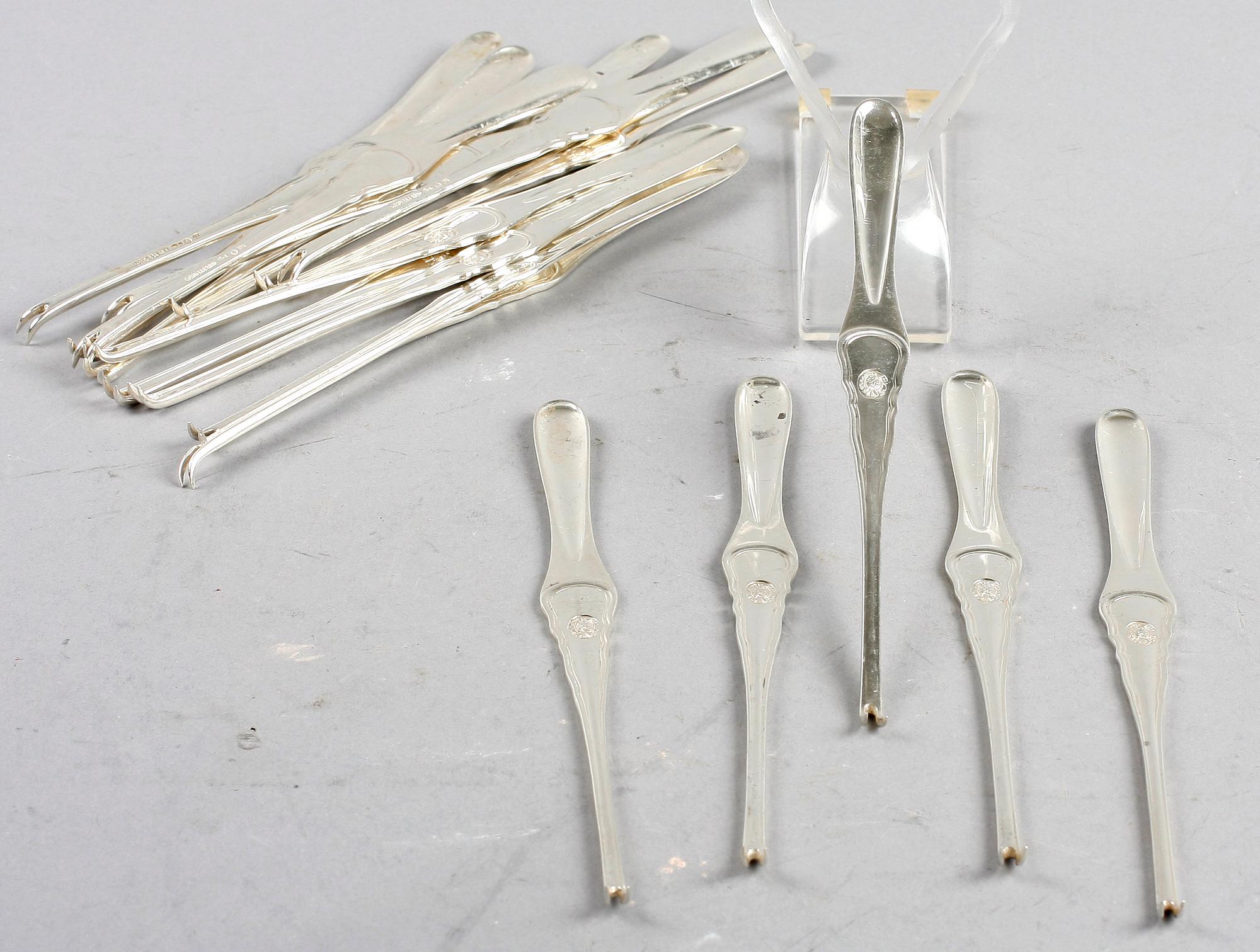 HUMMERGAFFLAR, 18 st. Silver. "Chippendale", CG Hallberg, Stockholm 1917. Vikt 450 gr.