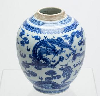 URNA, porslin. Qingdynastin, Qianlong (1736-95).