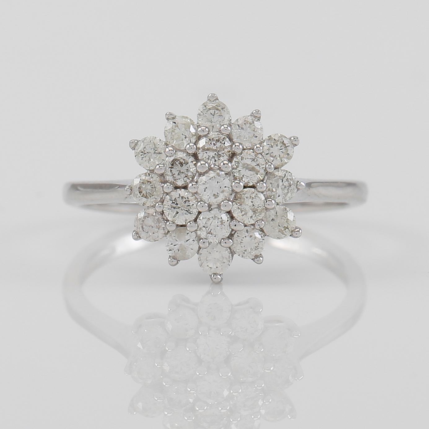RING, 18K vitguld och diamanter tot ca 0.65 ct.