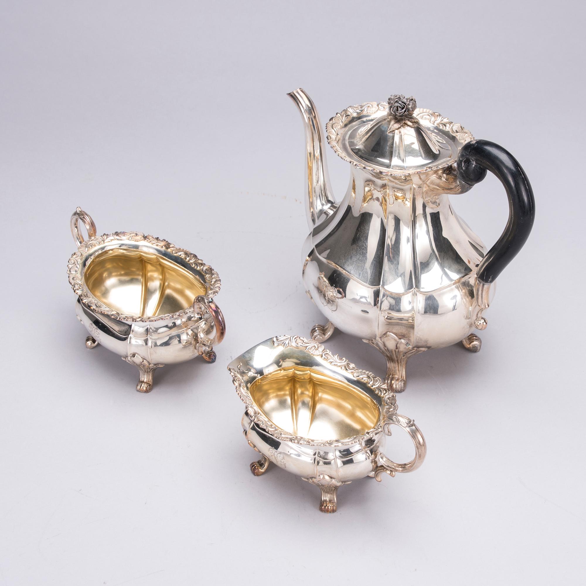 KAHVIKALUSTO, 3 osaa, hopeaa, Hopeakeskus, Hämeenlinna 1937. Paino 1143 g.