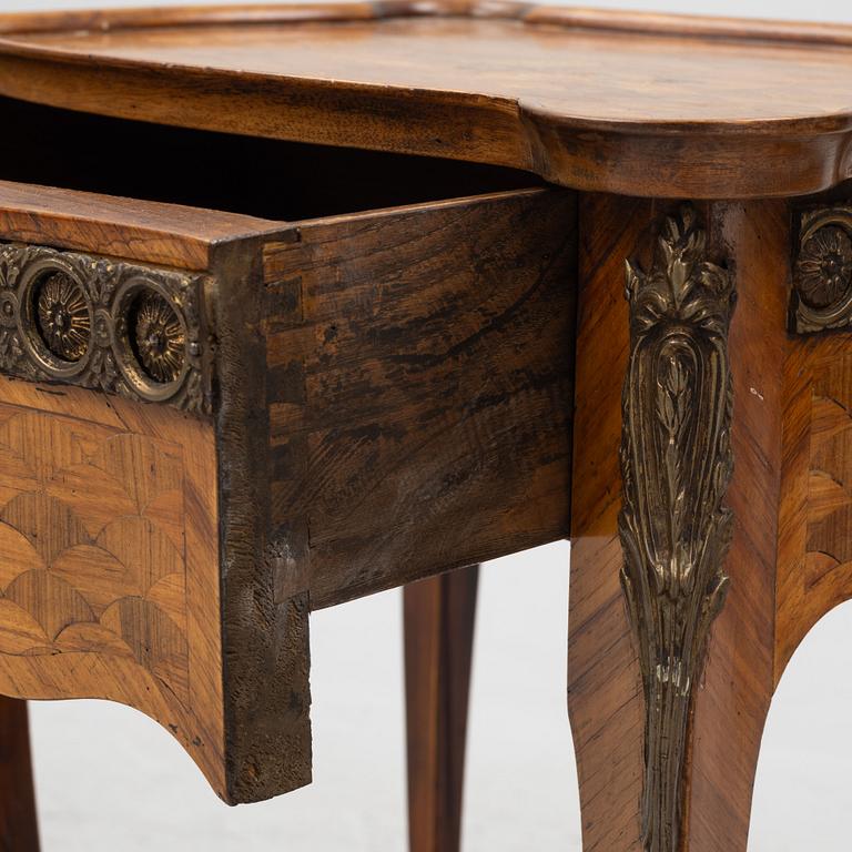 A Pair of Louis XV-Style Bedside Tables, 20th Century.