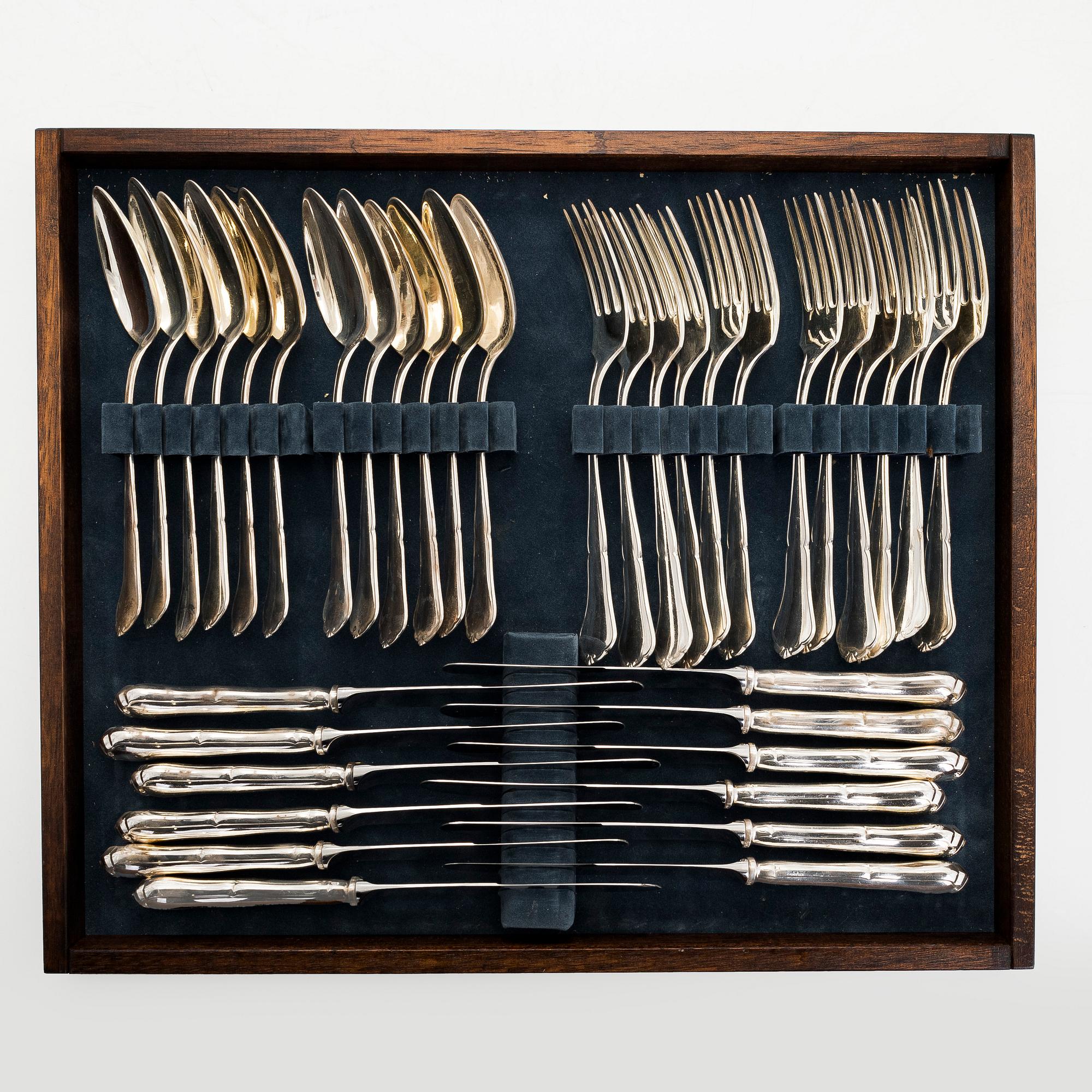 An 118-piece set of 'Chippendale' silver cutlery, Finnish hallmarks. In cutlery box.