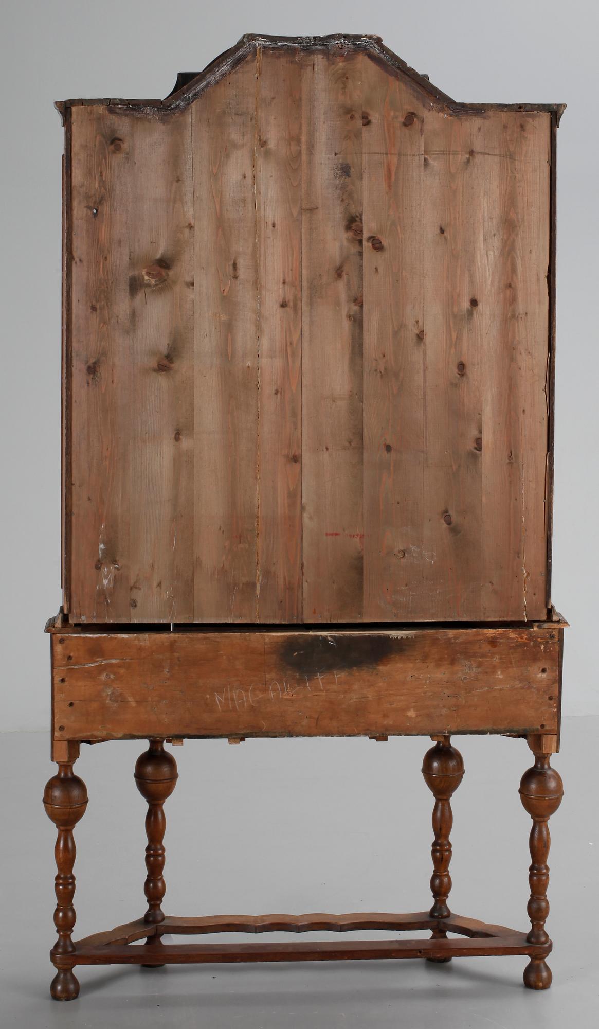 VITRINSKÅP, rokokostil.