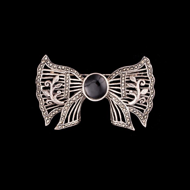 BROSCH, silver, svart sten, markasiter, 1900-talets mitt.