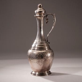 KARAFF, silver, Italien, kontrollstämplad Helsingfors 1974. Totalvikt 747 g.