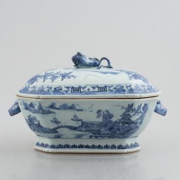 A blue and white tureen with cover, China, Qianlong (1736-95).