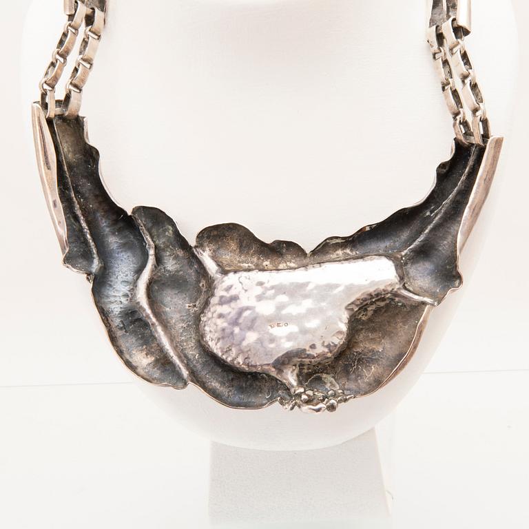 Aniela Wojdyno-Pasquini, An amber and silver necklace.