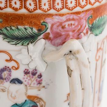 A porcelain mug and bowl, China, Qianlong 1736-1795.