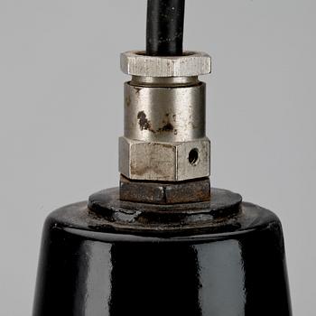 INDUSTRILAMPA, 1900-talets mitt.