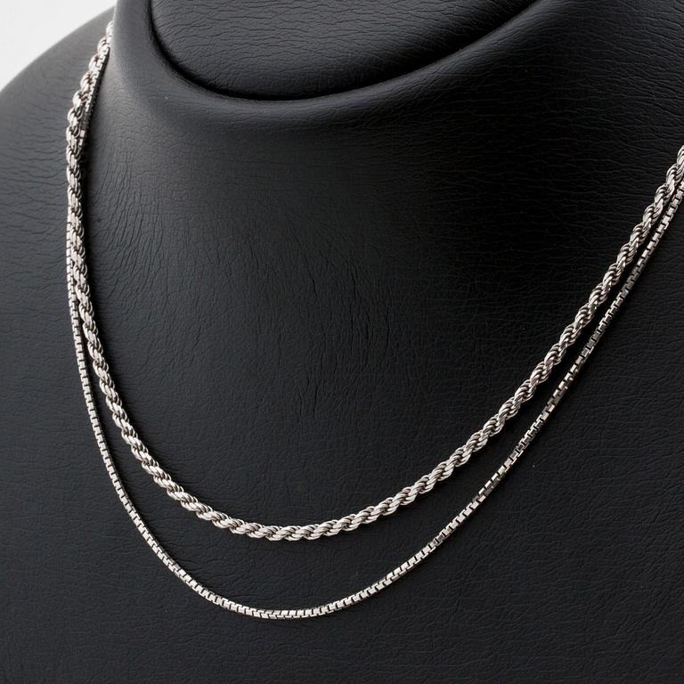 2 WHITEGOLD CHAINS, 18K, Chain with rope design Balestra.