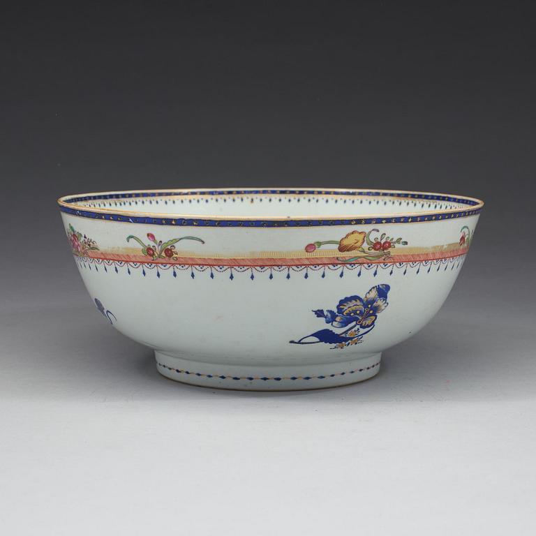 A famille rose punch bowl, Qing dynasty, Jiaqing (1796-1820).