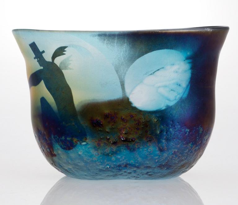 A Bertil Vallien glass bowl, Kosta Boda 1988.