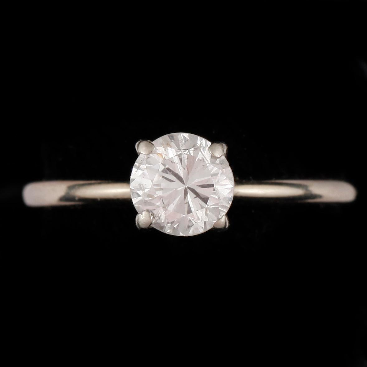 RING, 18k vitguld med briljantslipad diamant, ca ca 0,7 ct. Vikt ca 2,6 gram.