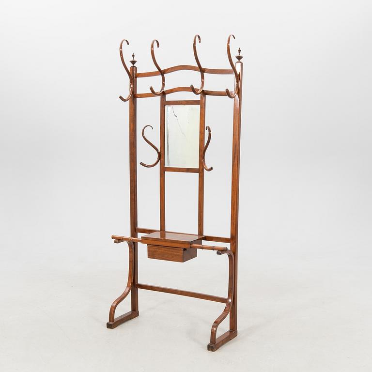 Hallmöbel/rockhängare 1900-talets första hälft.