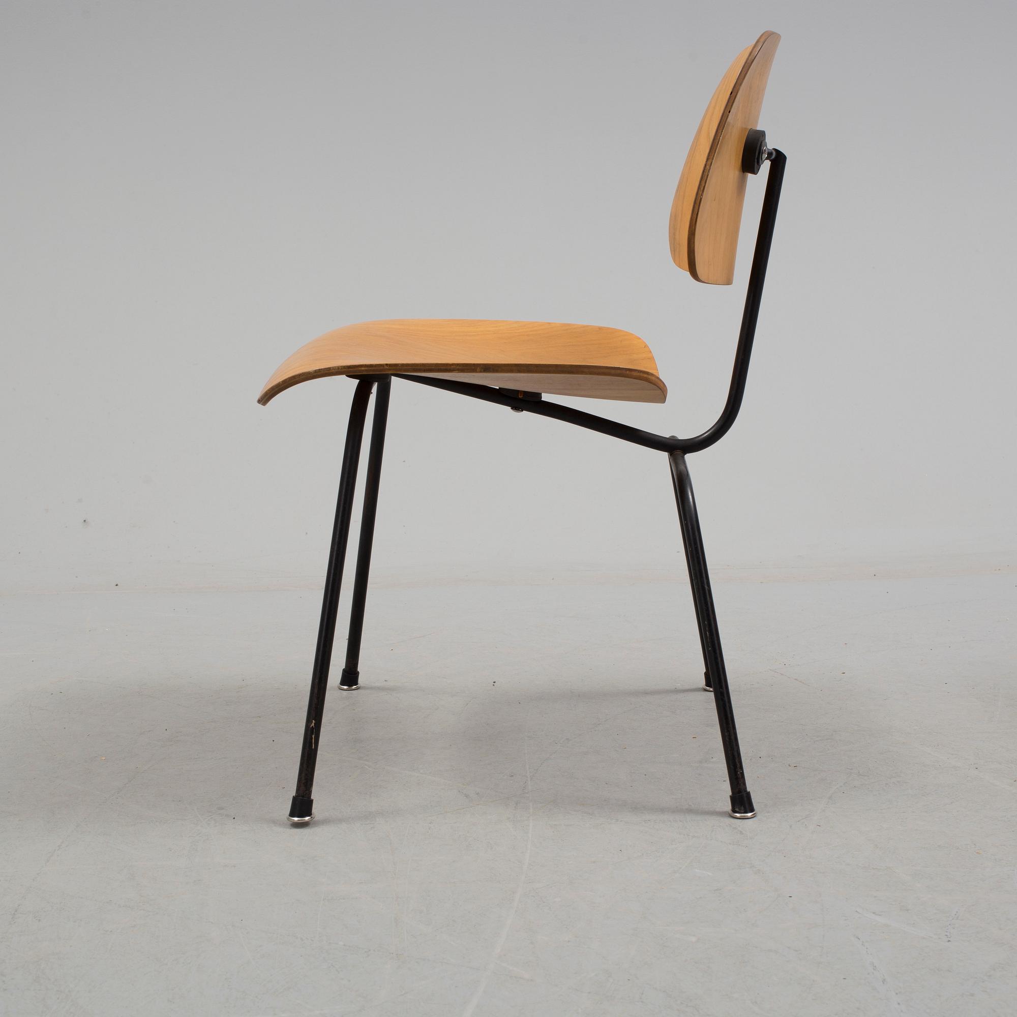 a "DCM (Dining Chair Metal)" chair by CHARLES & RAY EAMES, Herman Miller 1950's-/60's.