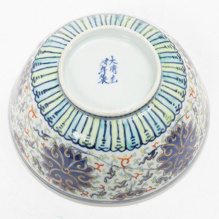 Skål, porslin, Kina, med Guanxus märke och period (1871-1909).