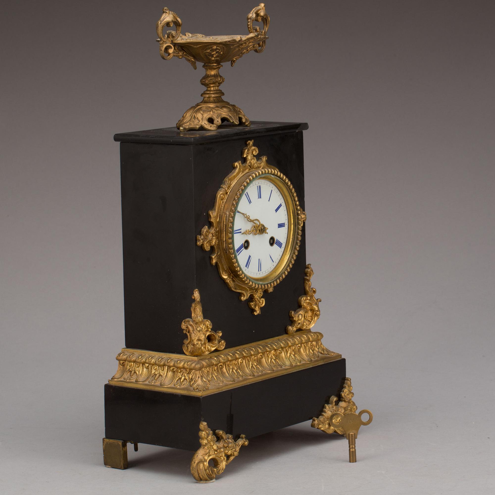 BORDSPENDYL, oscariansk, 1800-talets slut.