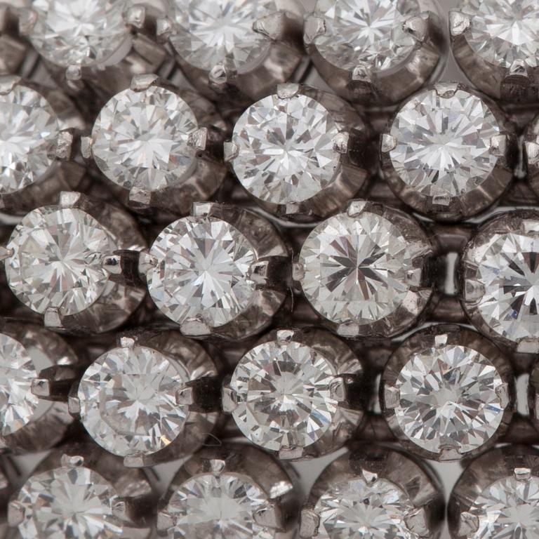 A brilliant cut diamond bracelet circa 15.00 ct.