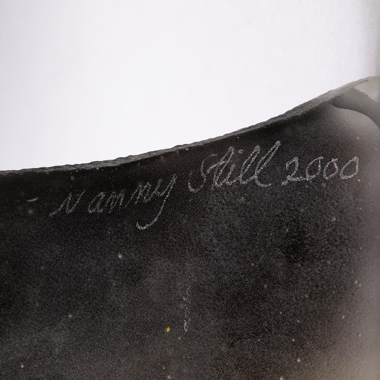 NANNY STILL, veistos, "Symbol of Belgium", signeerattu Nanny Still. Studioglass Koen Vanderstukken Niel. Belgia 2000.