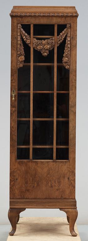 VITRINSKÅP, Louis XV-stil, sent 1800-tal.