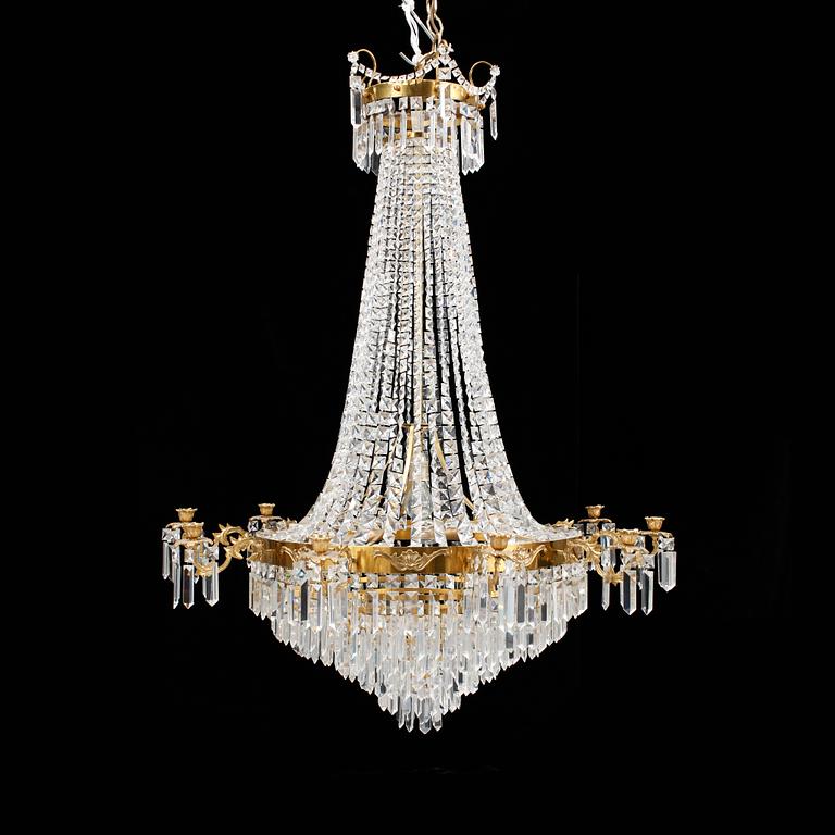 LJUSKRONA, eklektisk stil, modern tillverkning. Höjd: 128 cm.