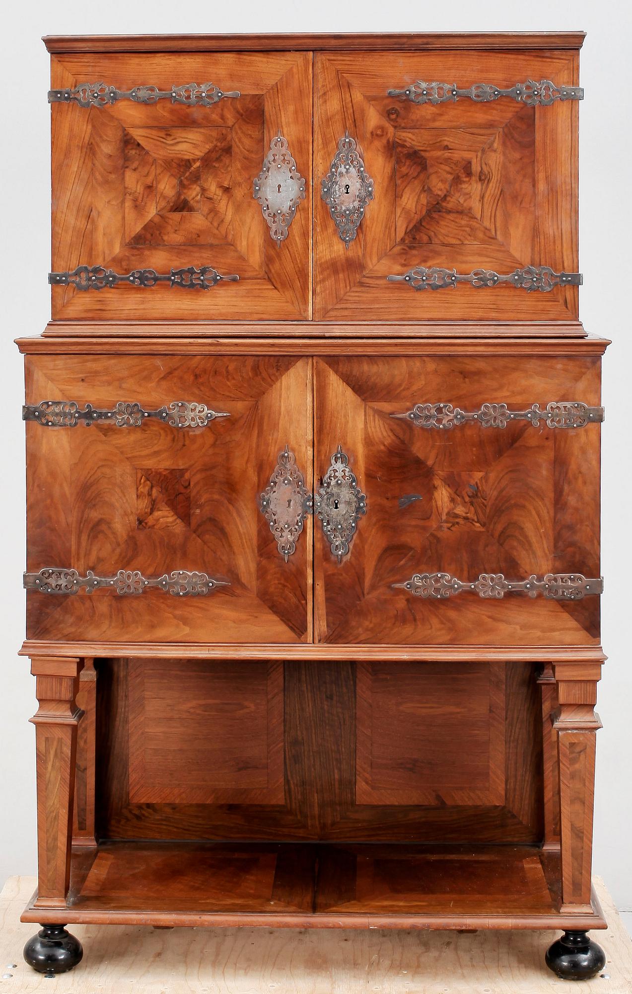 SKÅP, delvis barock och 1600/1700-tal.