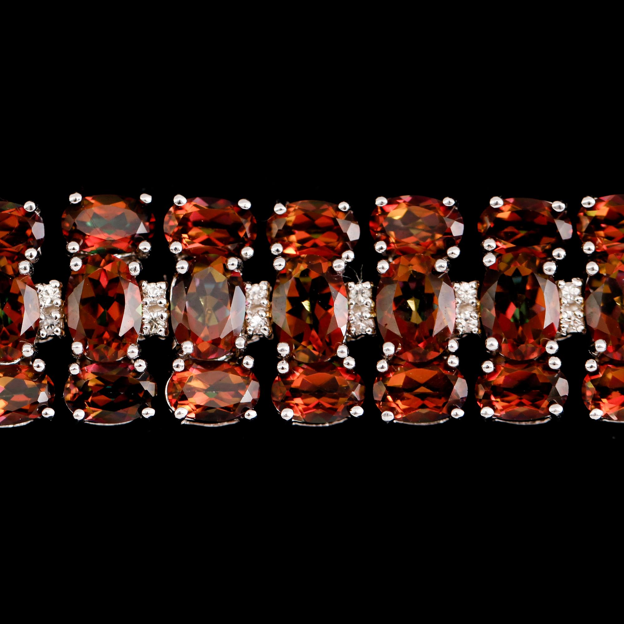 ARMBAND, sterlingsilver, vita topaser tot ca 0.50 ct, färgade topaser tot ca 48.00 ct.