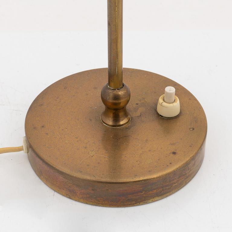 Josef Frank, bordslampa modell 2332, mässing, Firma Svenskt Tenn.