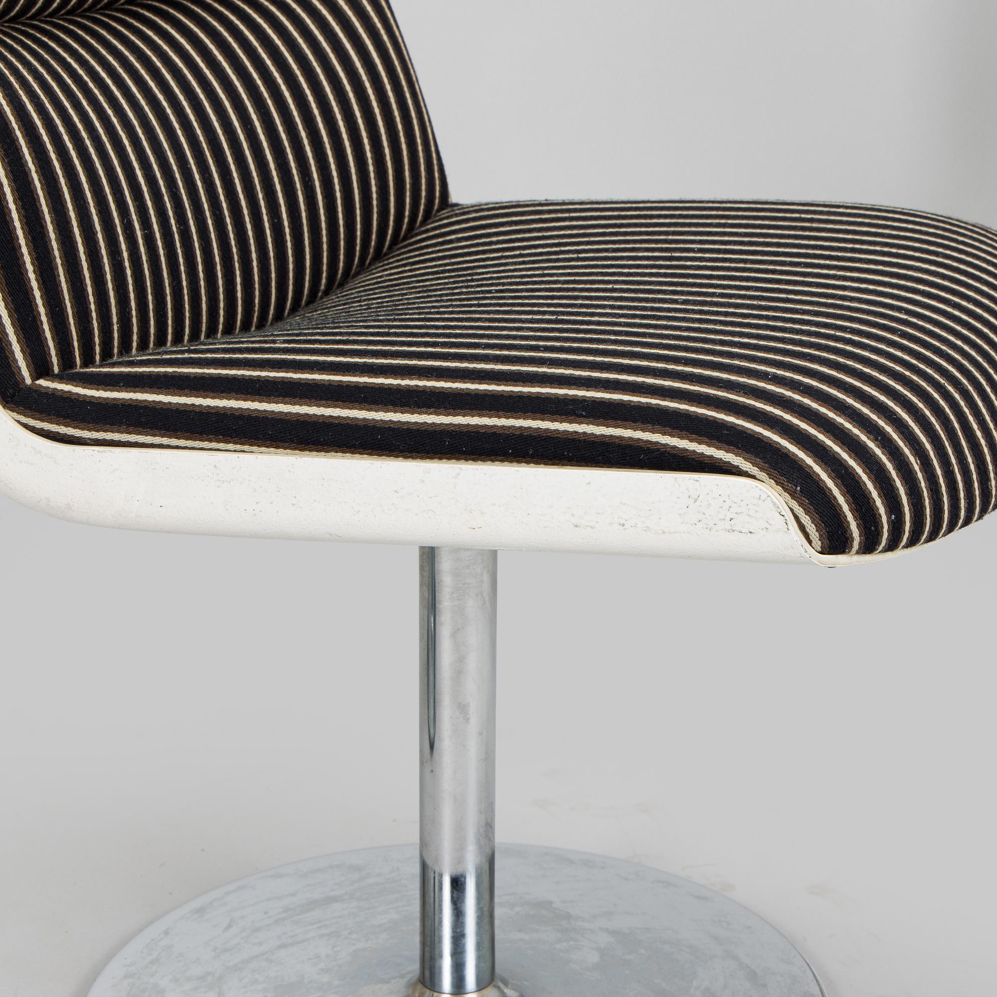 Eero Aarnio, tuoleja, 4 kpl, Martela Ltd Finland, 1975.