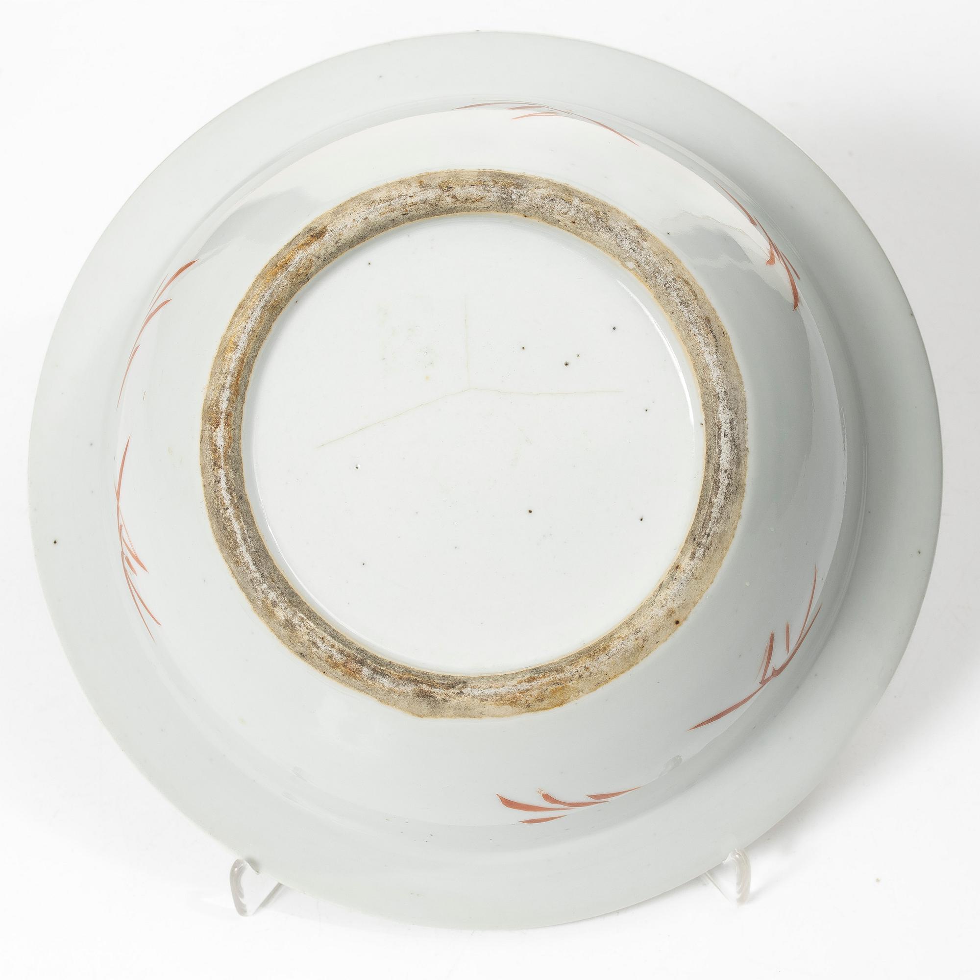 A porcelain wash stand, China, late Qing dynasty.
