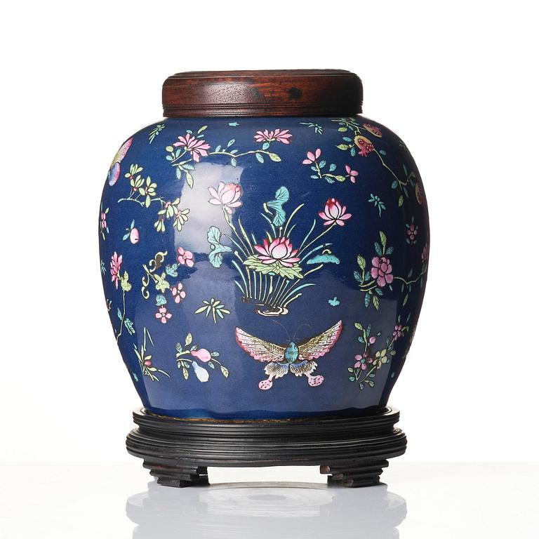 Kruka, porslin. Qingdynastin, 1700-tal.