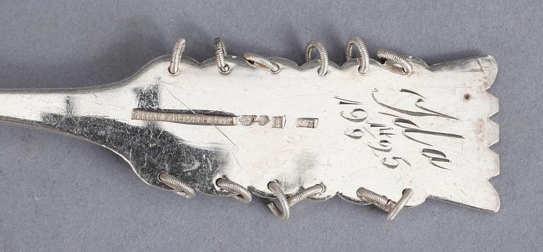 PARTI SILVER, 9 delar, mestadels svenskt samesilver, 1900-tal. Total vikt ca 256 gram.