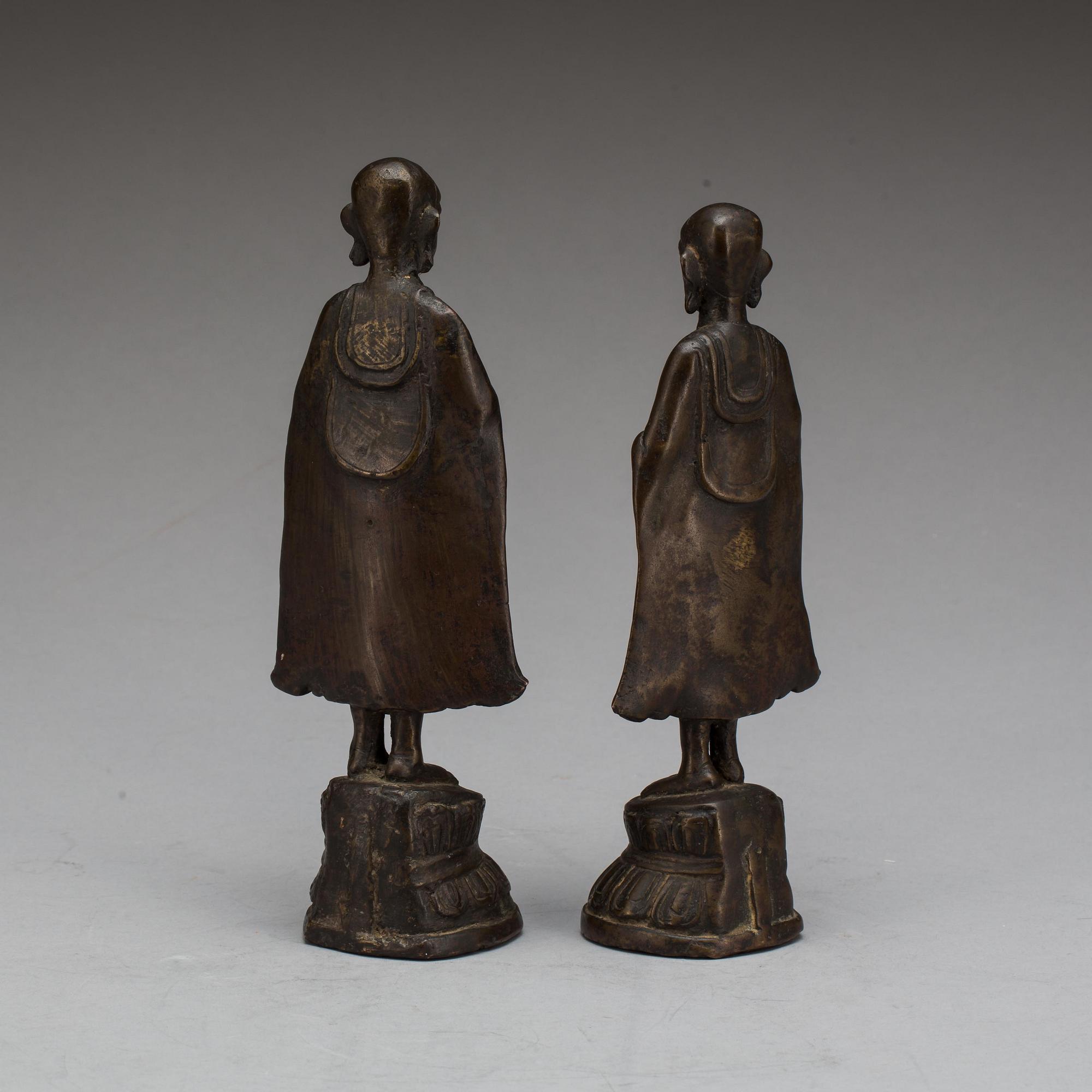 FIGURINER, två st snarlika, brons, sydost Asien. 1800-tal.