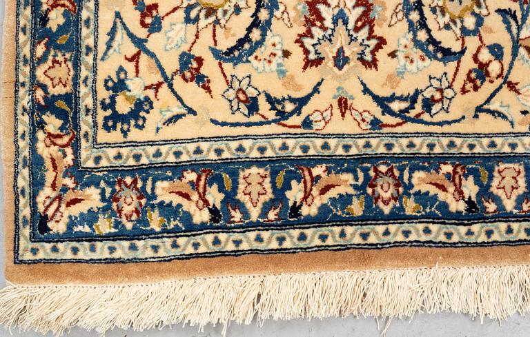 Matto, semi-antique/old Nain, part silk, ca 250,5 x 162 cm.