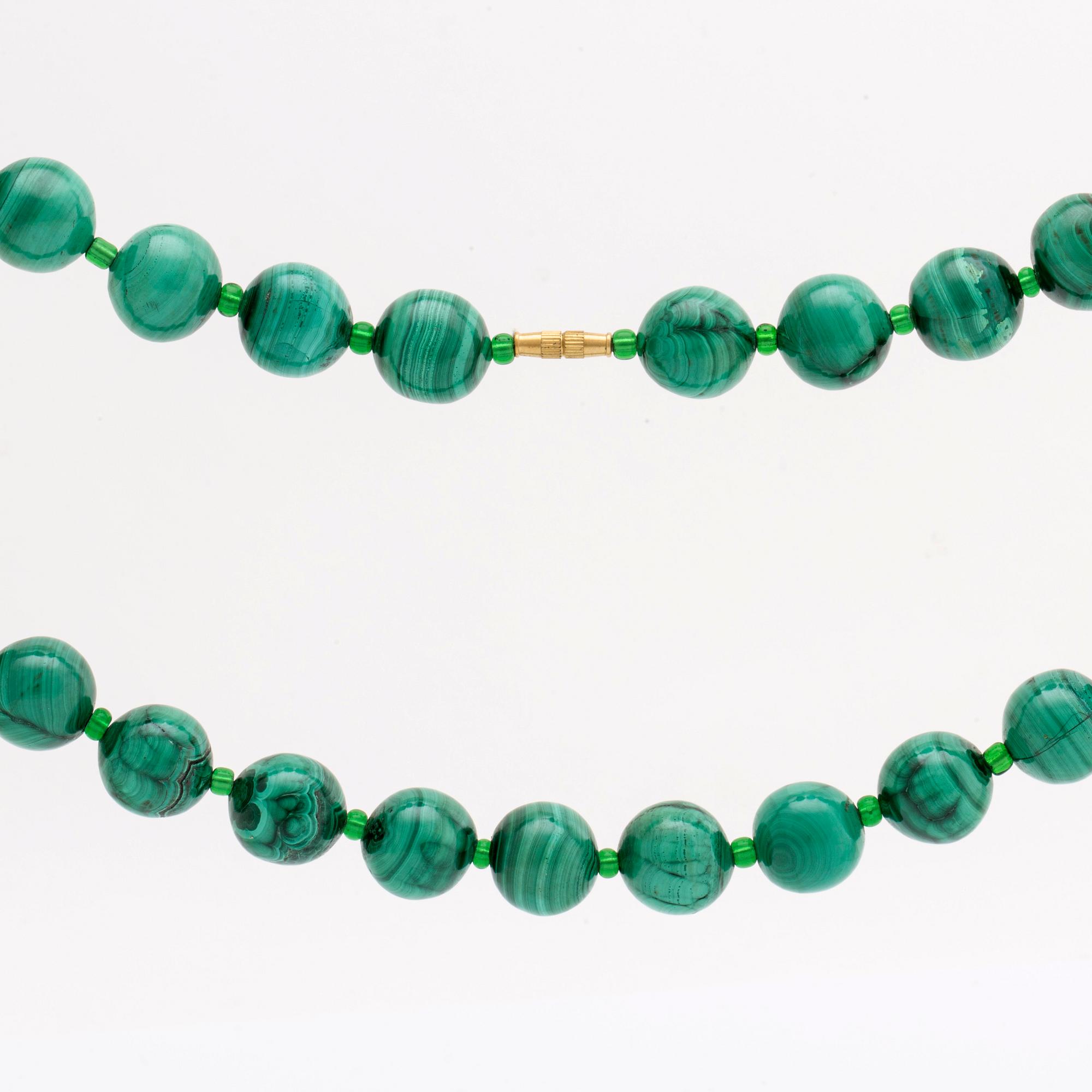 MALACHITE NECKLACE malachite beads approx 15 mm and glassbeads, clasp in metal.
