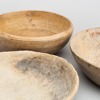THREE WOODEN BOWLS 19TH CENTURY.
