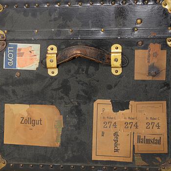 A trunk, first half of the 20th century.