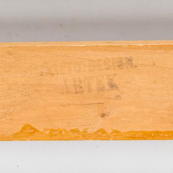 Alvar Aalto, hattyhylly / naulakko, Artek, 1900-luvun puoliväli.