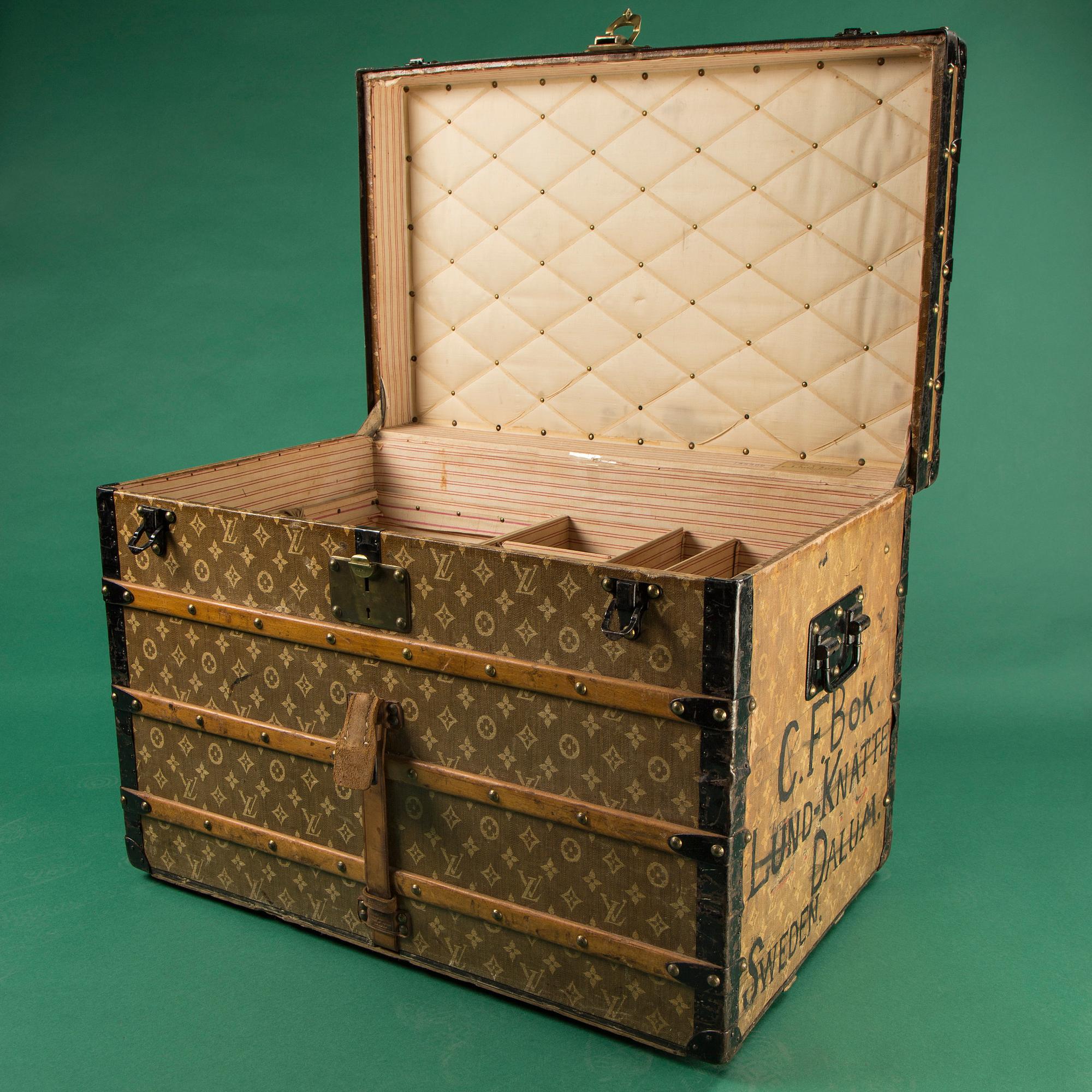KOFFERT, Louis Vuitton.