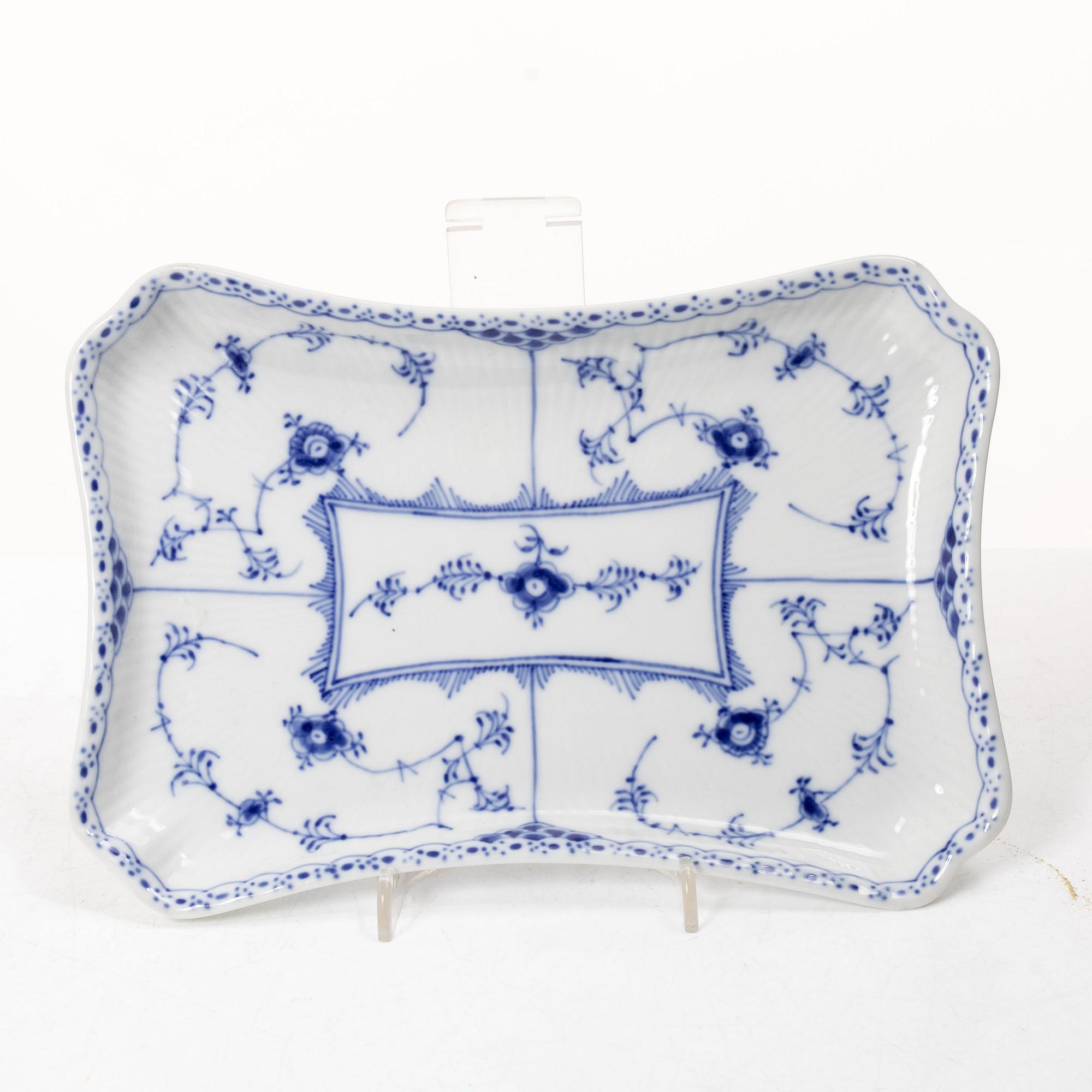 Royal Copenhagen, Dinner service, 31 pieces, “Musselmalet Halvblonde”, Denmark.