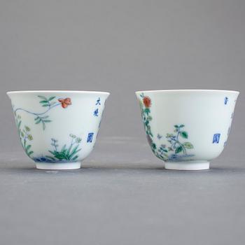 KOPPAR, ett par, porslin, Kina, modern tillverkning.