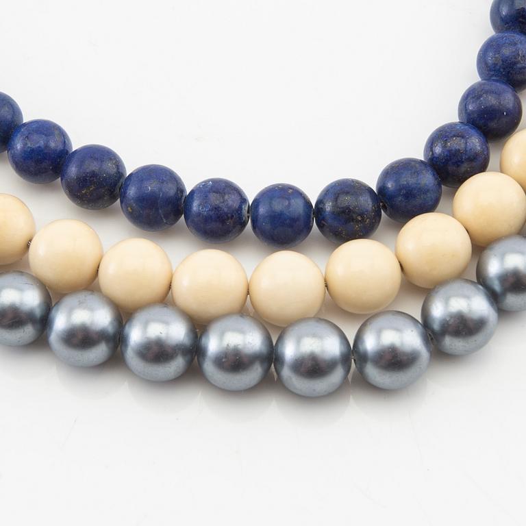 Ole Lynggaard, 5 collier med lås 18K vitt och rött guld och runda briljantslipade diamanter.