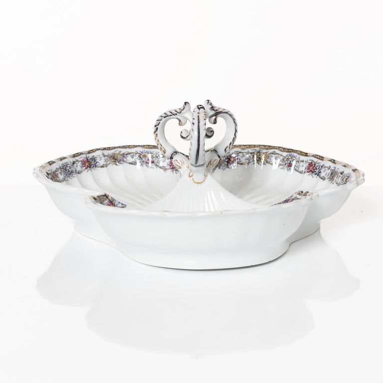 Dinner service, 100 pieces, creamware, "Iris", Rörstrand, second half of the 20th Century.