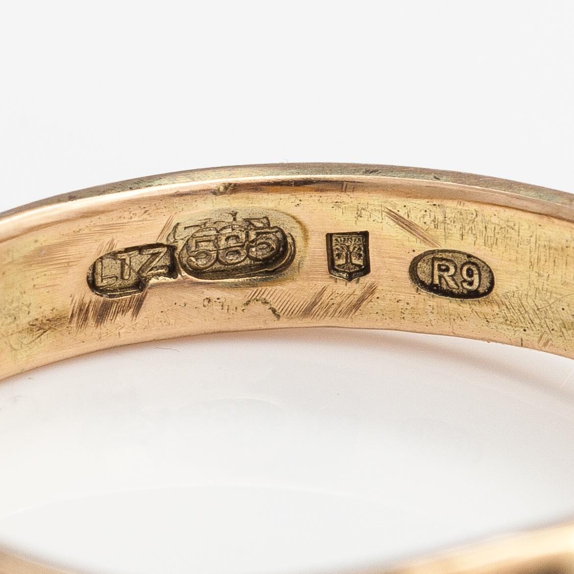 A 14K gold ring with a tanzanite and diamonds ca. 0.12 ct in total. Lagercrantz Jewellery, Tammisaari 2018.